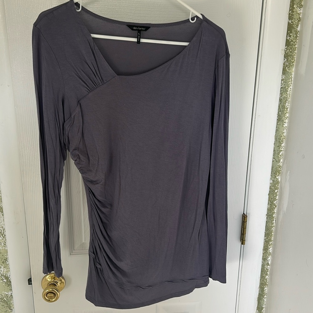 Daisy Fuentes purple ladies size large, dressy blouse